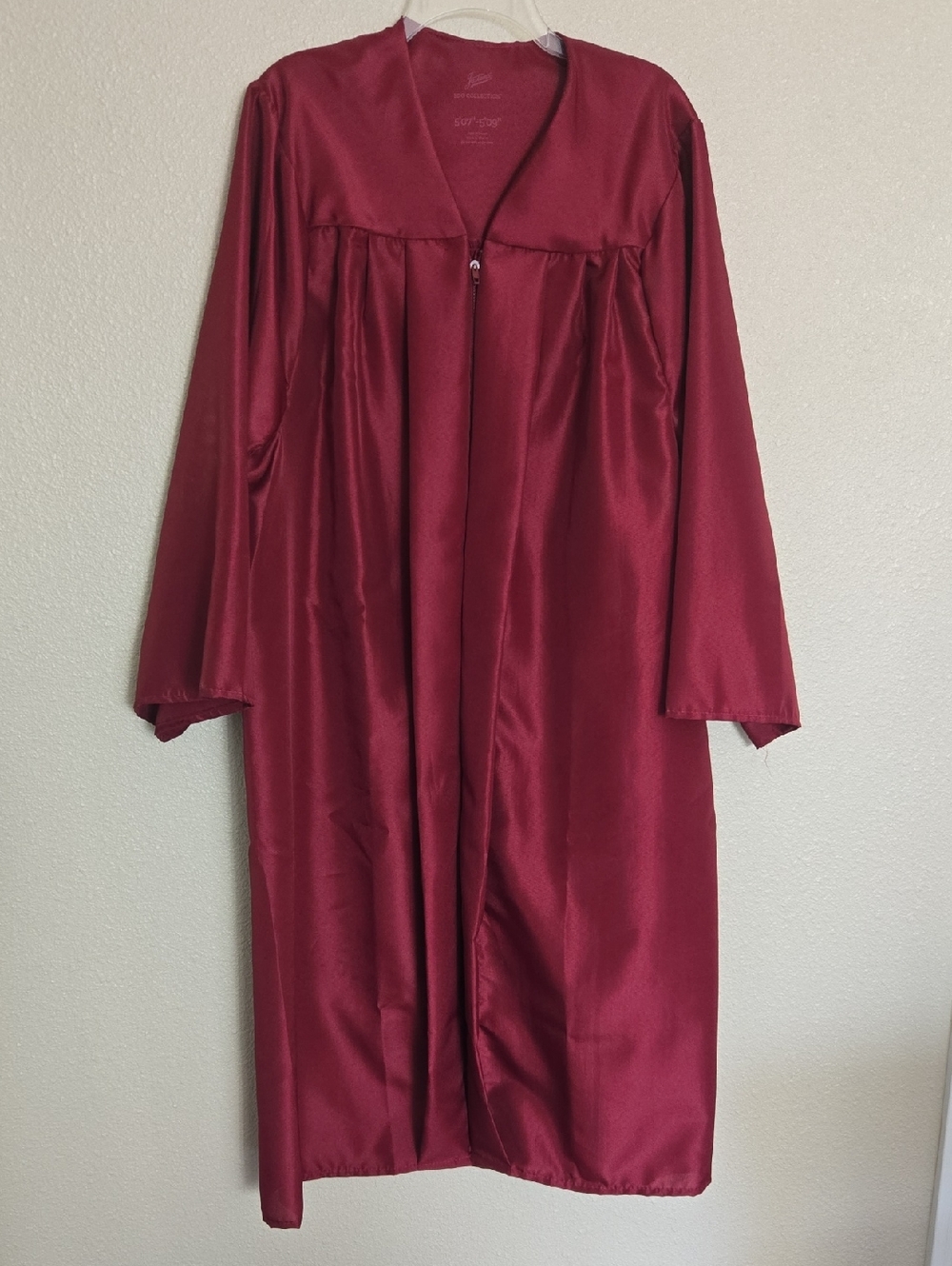 Josten Maroon/Crimson Graduation Cap And Gown Set, Size 5'7 To 5'9, Unisex